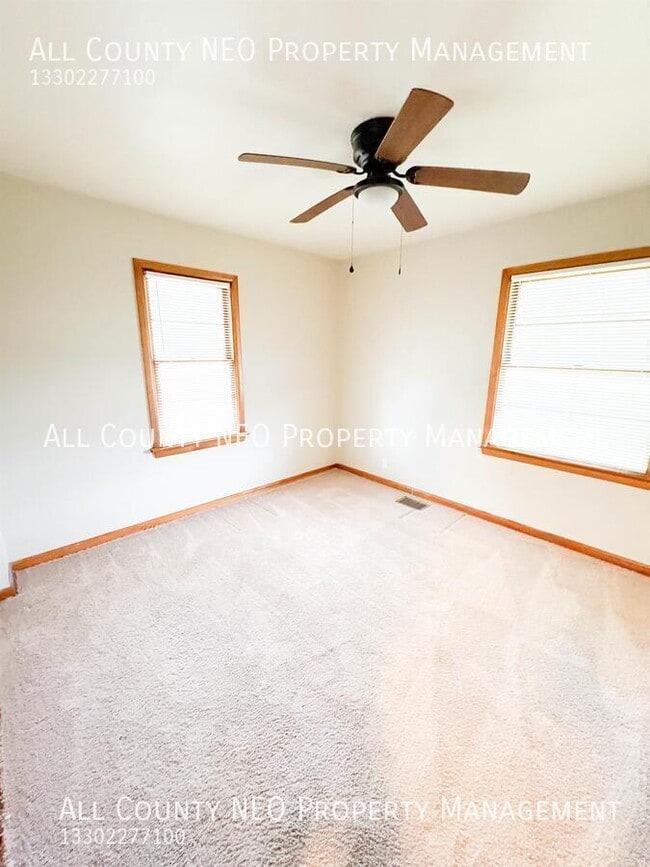 Building Photo - 106 Selden Ave