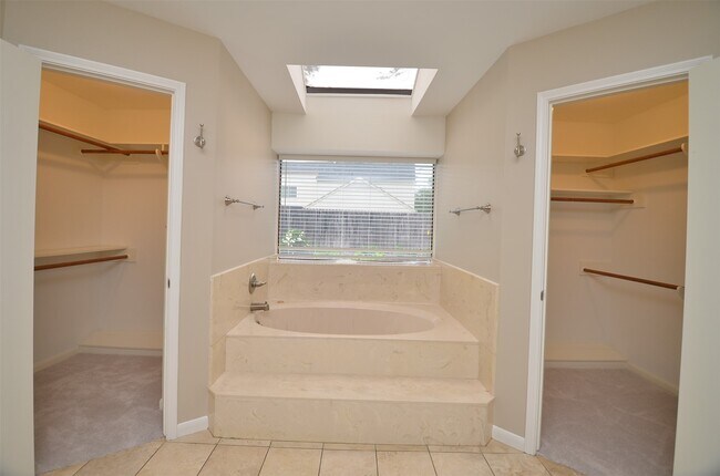 Building Photo - 12310 Burgoyne Dr
