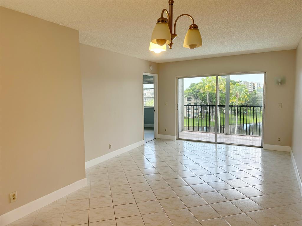 Building Photo - 2220 N Cypress Bend Dr