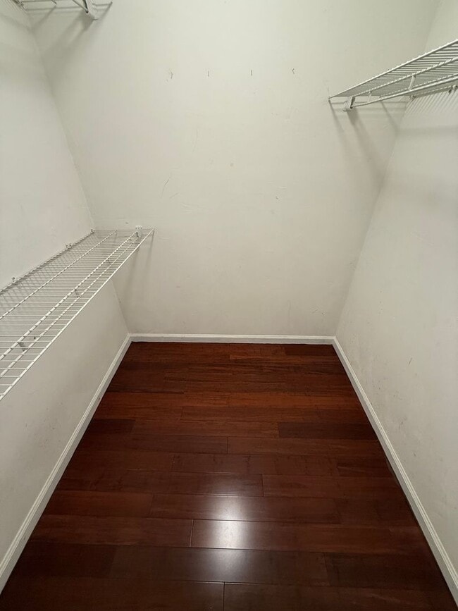 Building Photo - Well Kept 2/2 with Fenced in yard!