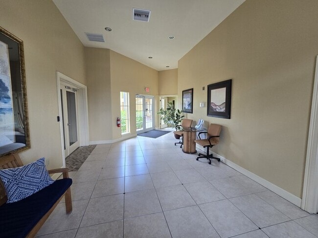 Building Photo - 1 Bed 1 Bath Condo For Rent in Tampa $1499