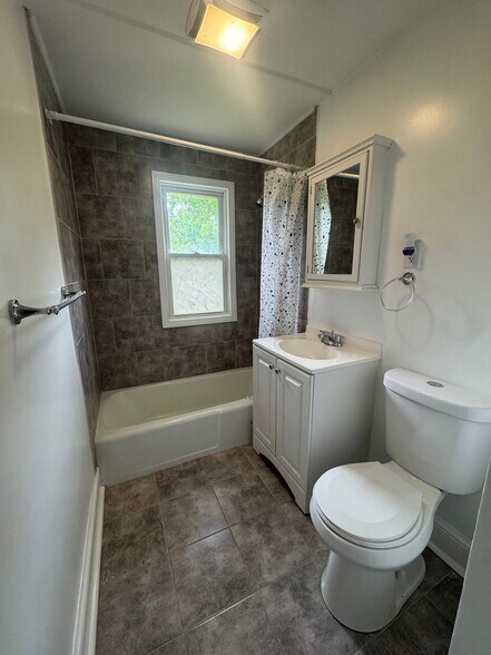Building Photo - 267 Sylvan Ave