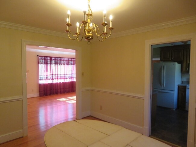 Building Photo - Meadowbrook Estates