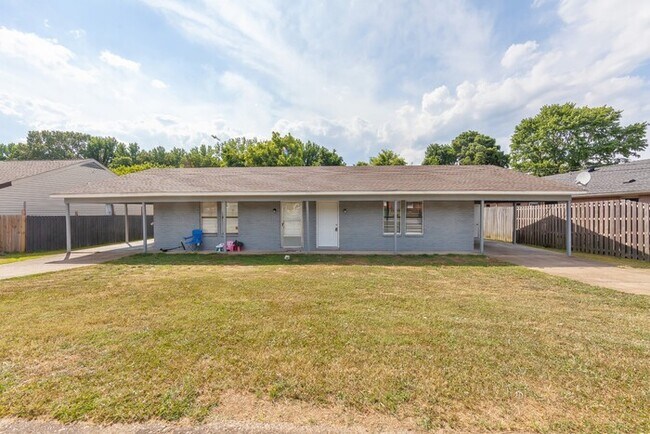 Primary Photo - 27 Carolane Dr