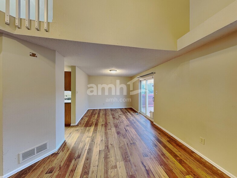 Building Photo - 12032 Forest St