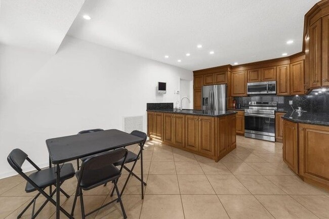 Building Photo - 7621 Sierra Terrace W