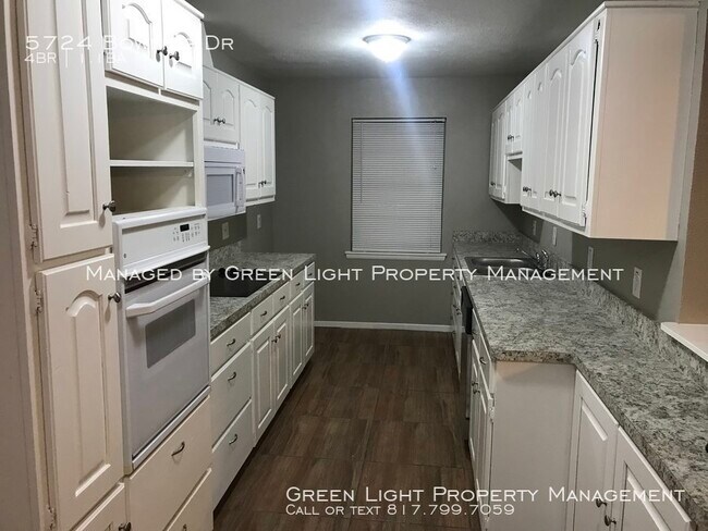 Building Photo - 4 bedroom remodeled home in Watauga