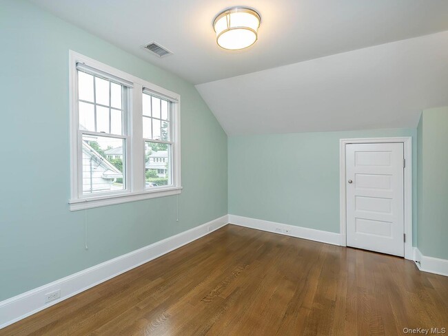 Building Photo - 29 Birch St