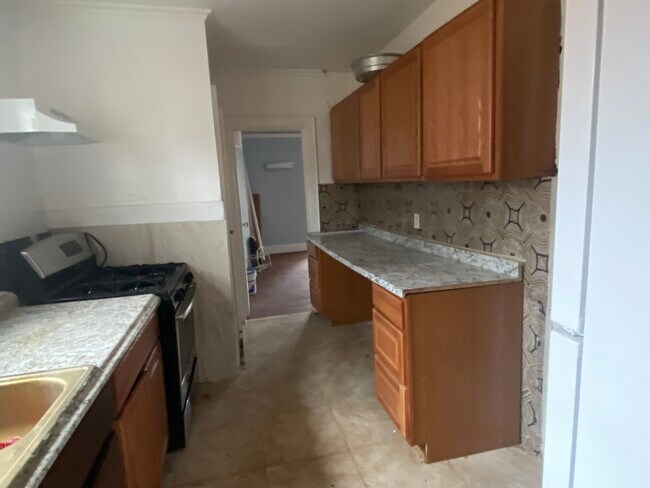 Building Photo - 70 Forest Row