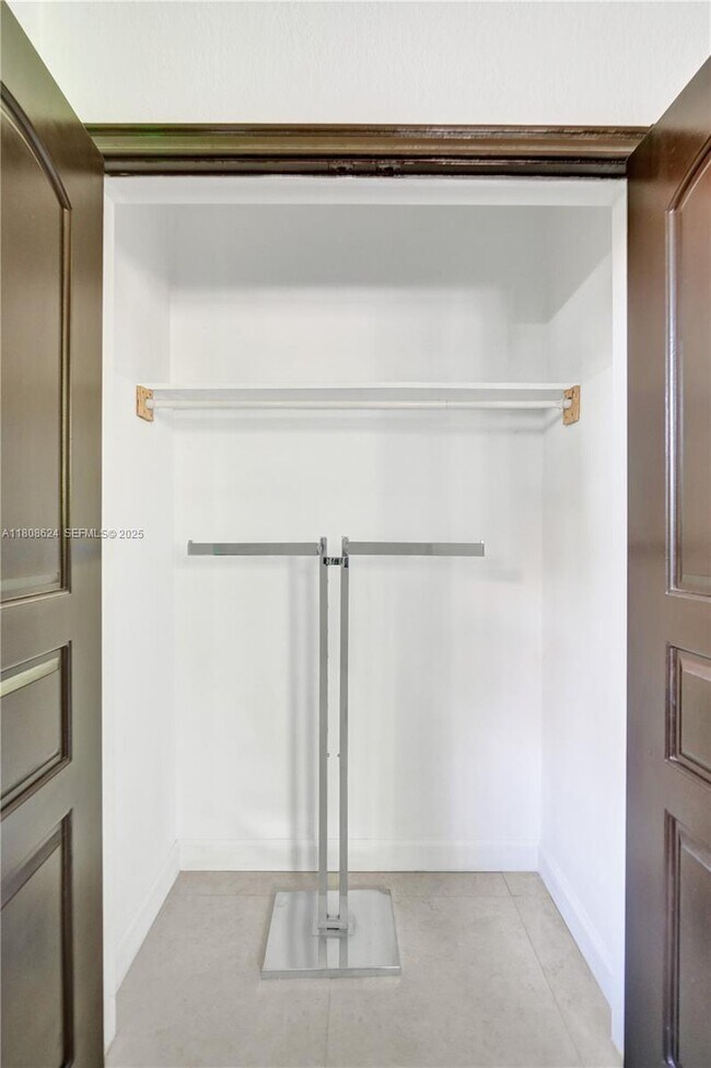 Building Photo - 3100 NE 56th Ct