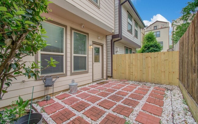 Building Photo - 4908 Crawford St