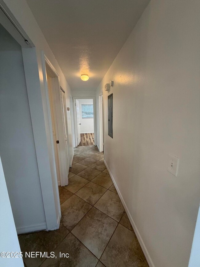 Building Photo - 2490 Woolery Dr