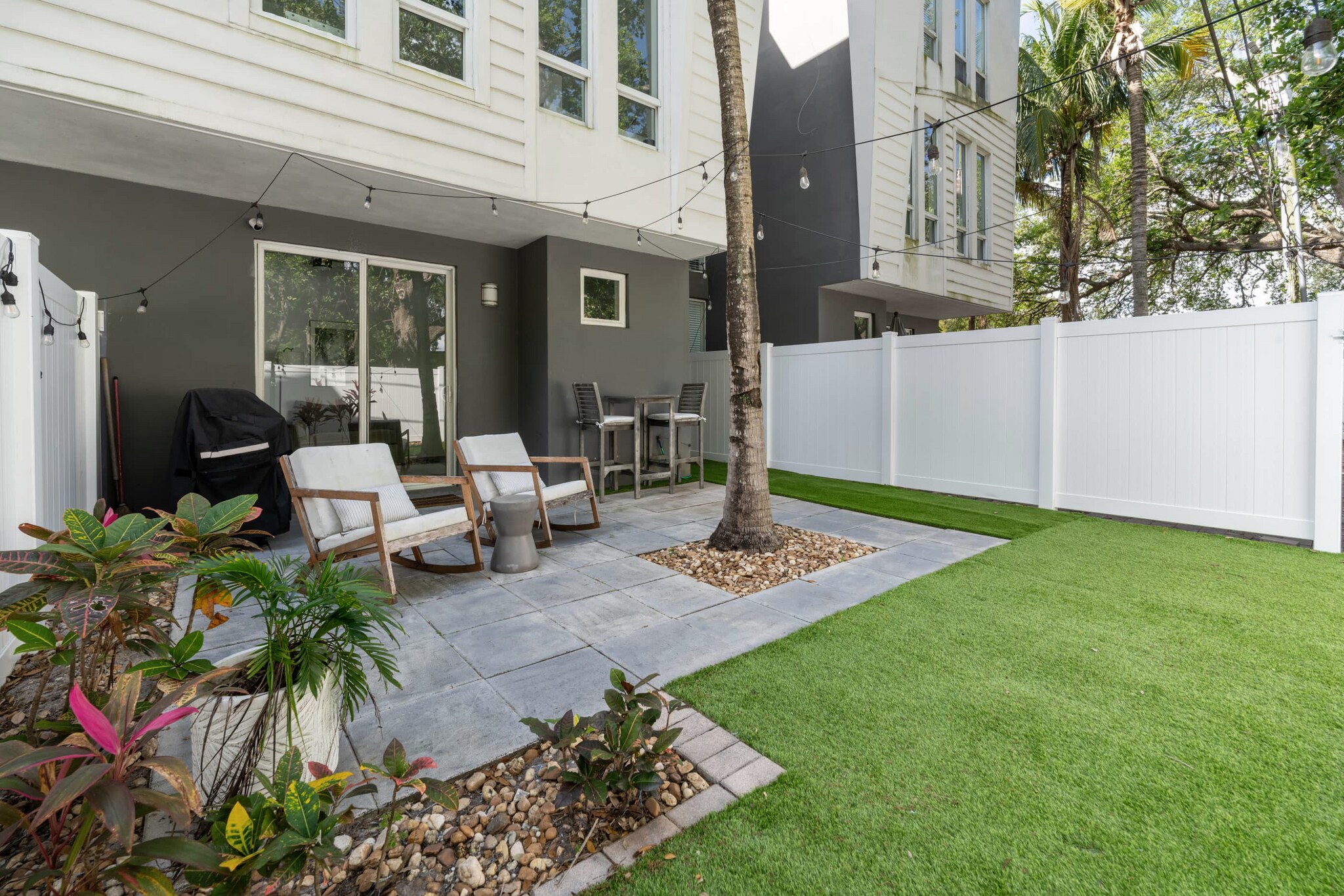 Building Photo - 723 SE 16th Ct