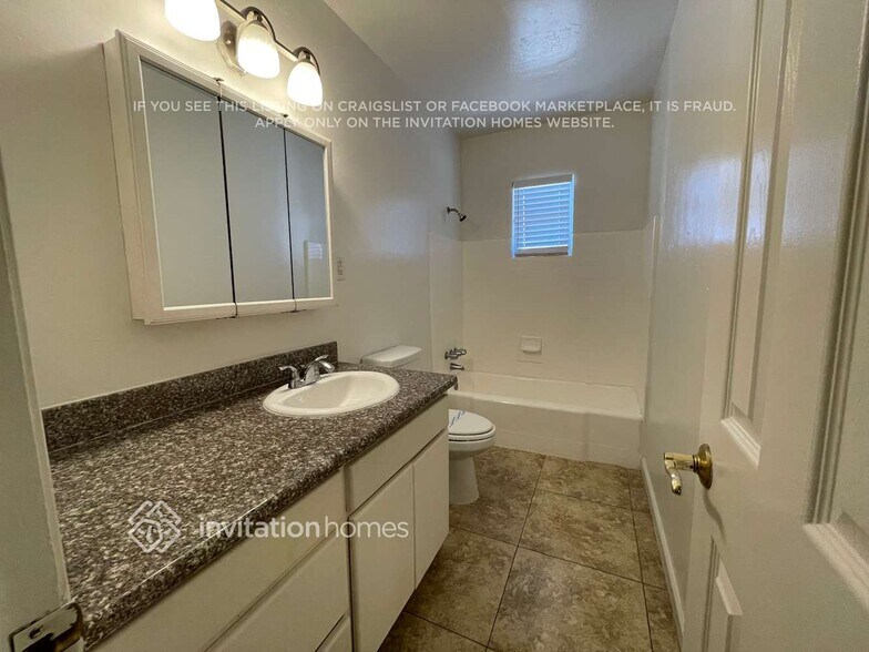 Building Photo - 231 N Harris Dr