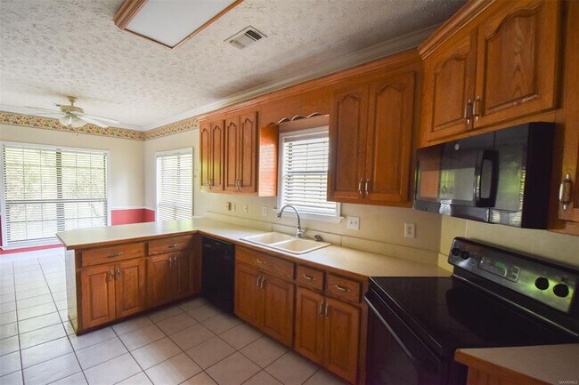 Building Photo - 709 Yellowstone Dr