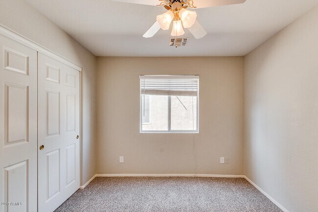 Building Photo - 4BR 3 FULL BATHROOMS W/ HUGE LOFT AND LARGE MASTER