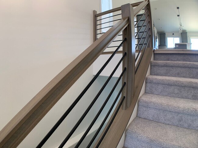 Building Photo - 4 Bed 3 Bath Single Family Home