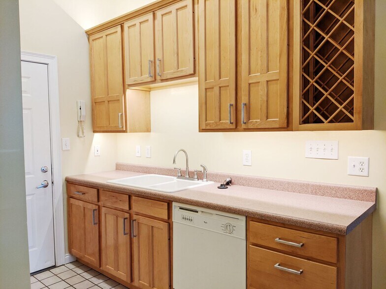 Building Photo - Redmen - Residential