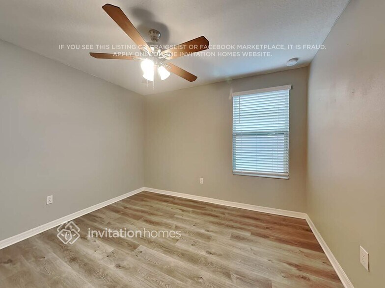 Building Photo - 10231 White Linen Ave