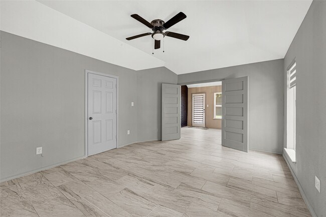 Building Photo - 705 Holly Springs Ct
