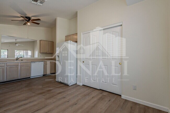 Building Photo - 15728 N 104th St