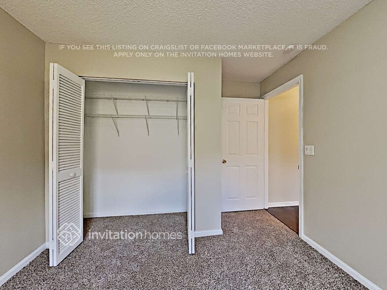 Building Photo - 5831 NW 40th Ln