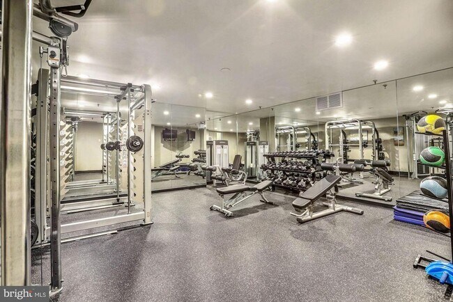 Building Photo - 3800 Powell Ln