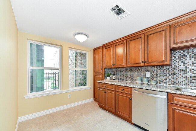 Building Photo - 15031 Kimberley Ct