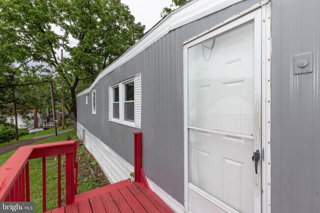 Building Photo - 30 Laurel Hill Ln