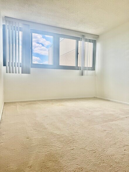 Building Photo - 5911 Edsall Rd