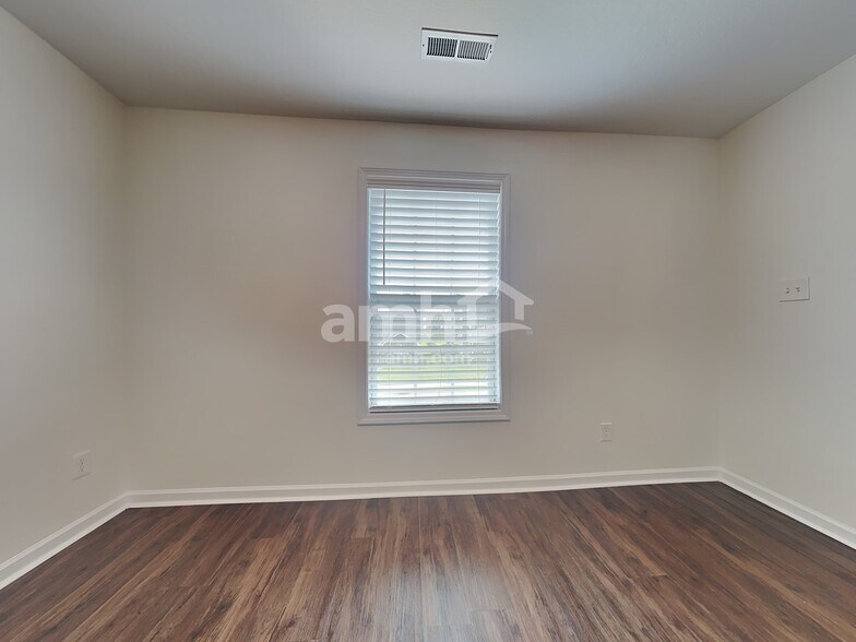Building Photo - 8119 Cambridge Reserve Dr