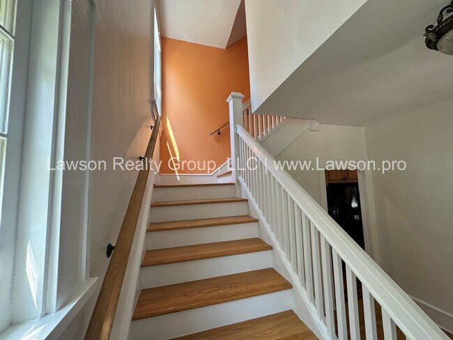 Building Photo - Large Raleigh Court Home on a Corner Lot