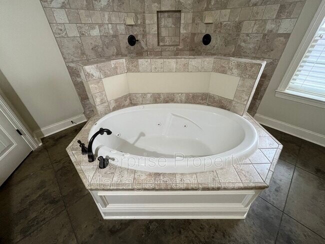 Building Photo - 7240 Winterbrook Ln