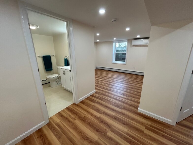 Hallway to bathroom - 90 Havemeyer Ln