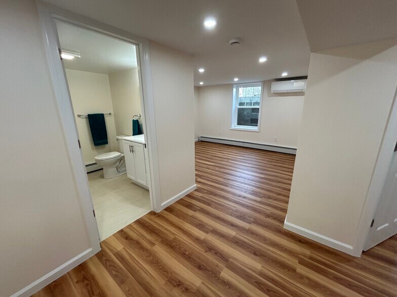 Hallway to bathroom - 90 Havemeyer Ln