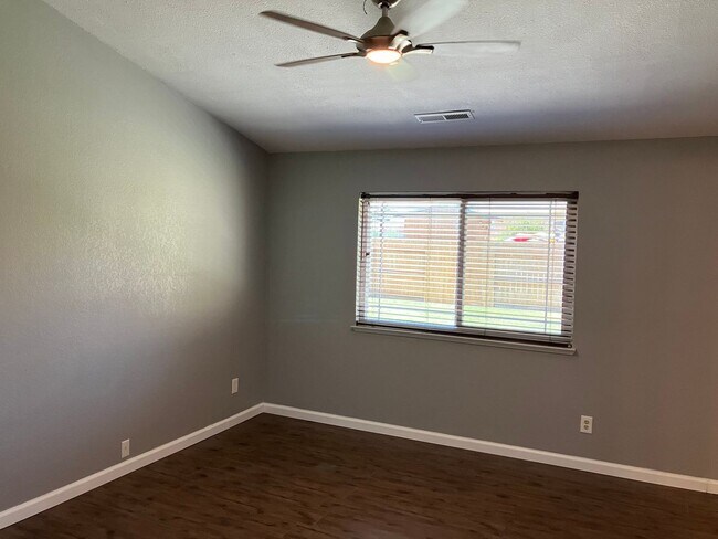 Building Photo - 3305 Soda Canyon Dr