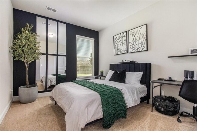 Building Photo - 2701 Blake Towers Ln