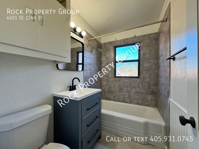 Building Photo - 4601 SE 22nd St