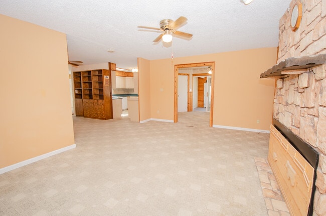 Building Photo - 215 Hillcrest Pl
