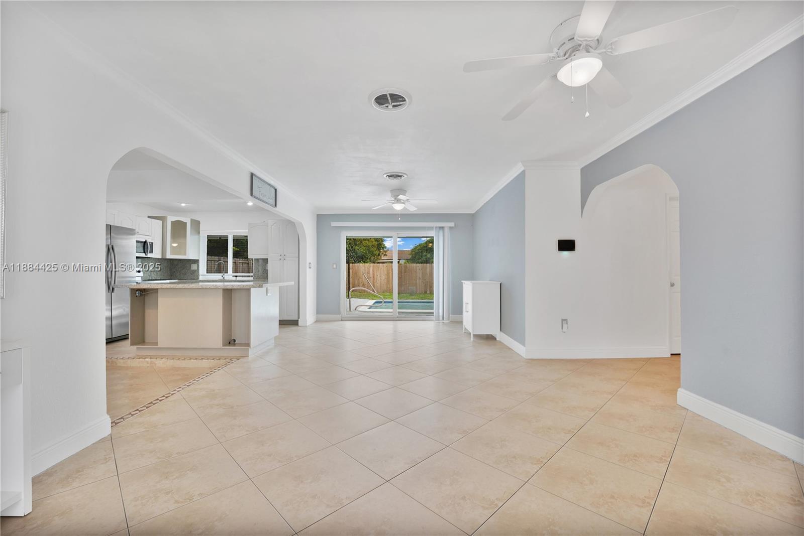 Building Photo - 2441 Tarpon Dr