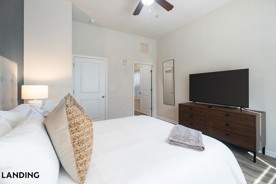 Building Photo - 655 W Mallard Creek Church Rd