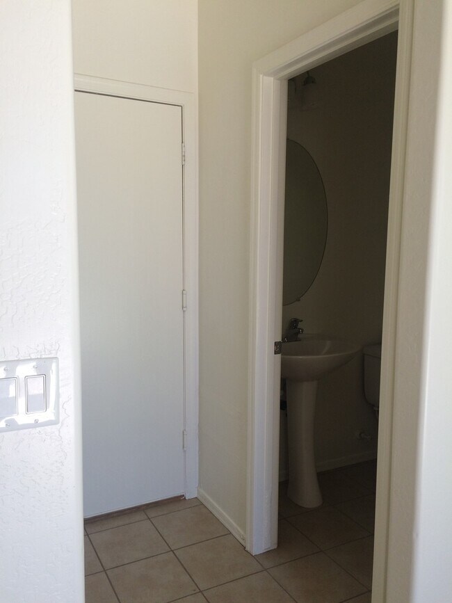 Building Photo - Beautiful 3 bedroom 2 bath North Phoenix h...