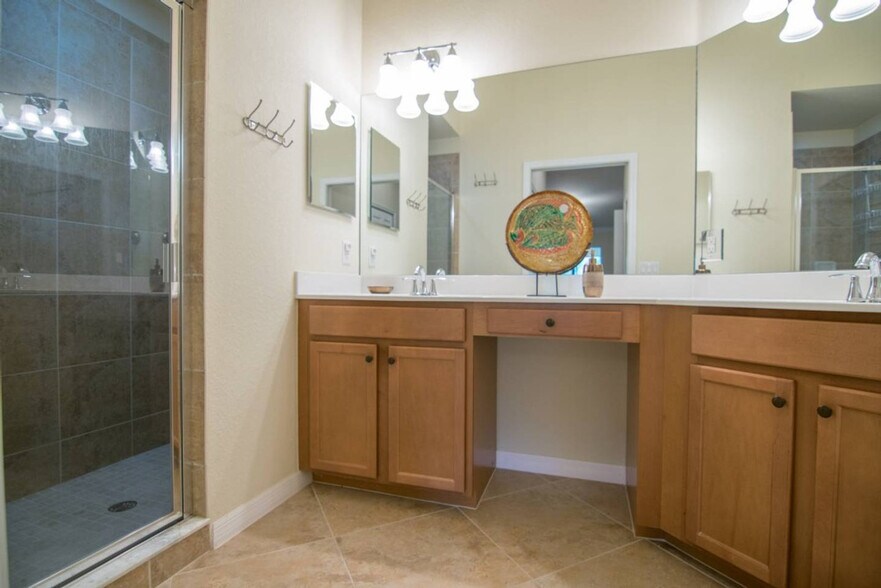 Building Photo - 9844 Venezia Cir