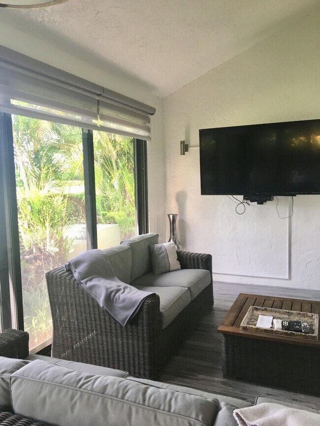 Building Photo - 7770 La Mirada Dr