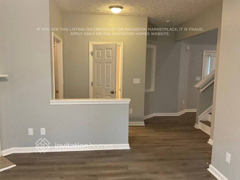 Building Photo - 2201 Laurelton Ln SW