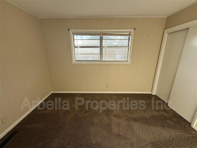 Building Photo - 1404 Bloomingdale Rd