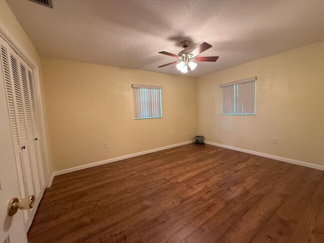 Building Photo - 5 Acre Home!!!!