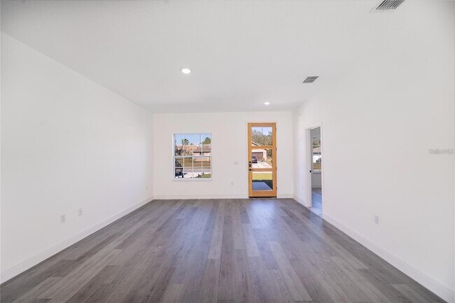 Building Photo - 572 W Bluster Pl