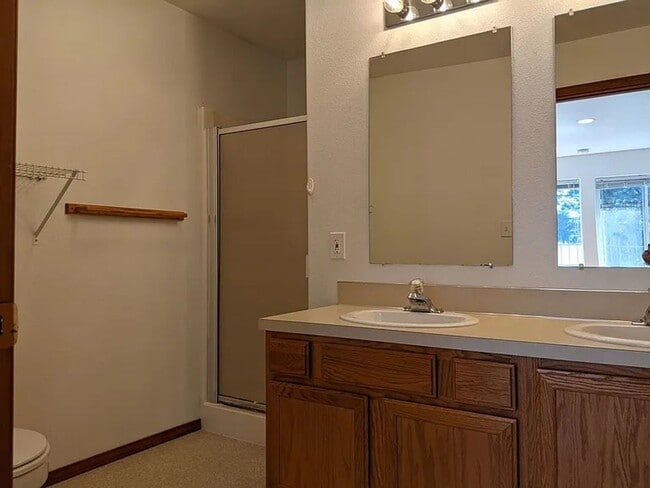 Building Photo - 759 Stephens Dr