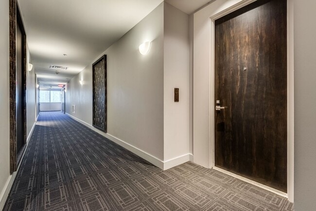 Building Photo - The Martin 1607-City/Strip Views from this...